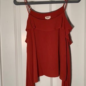 Open-shoulder orange top with belle sleeves